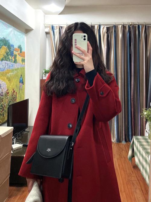 红色h型大衣怎么搭配