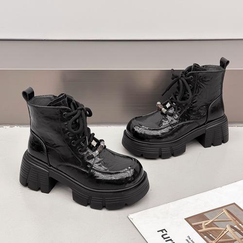 漆皮系带短靴怎么搭配