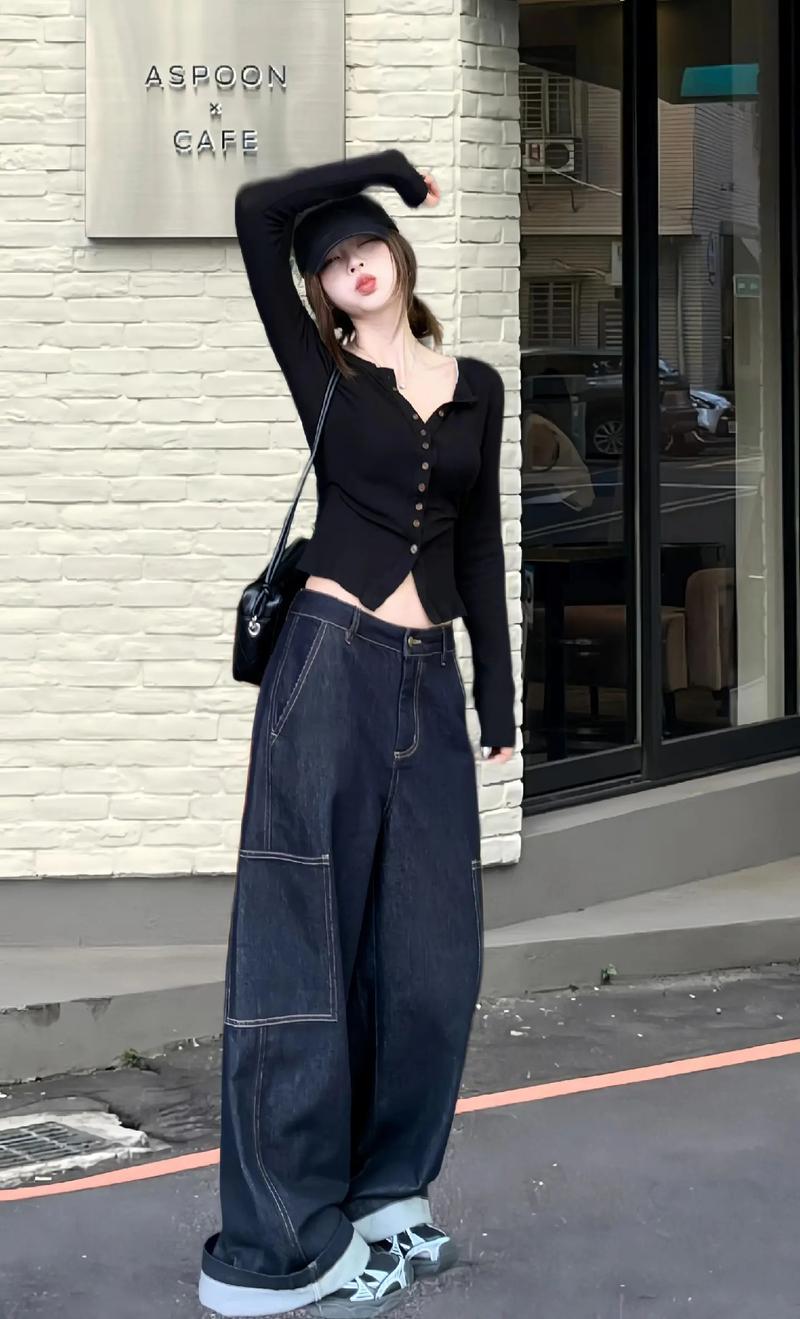 牛仔裤穿什么上衣好看