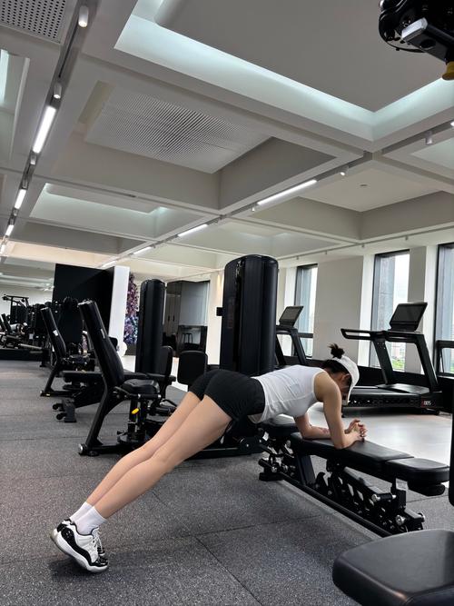 健身房穿什么衣服女生