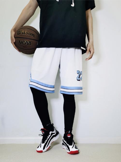 篮球鞋配什么裤子好看