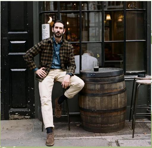 牛津纺衬衫怎么搭配