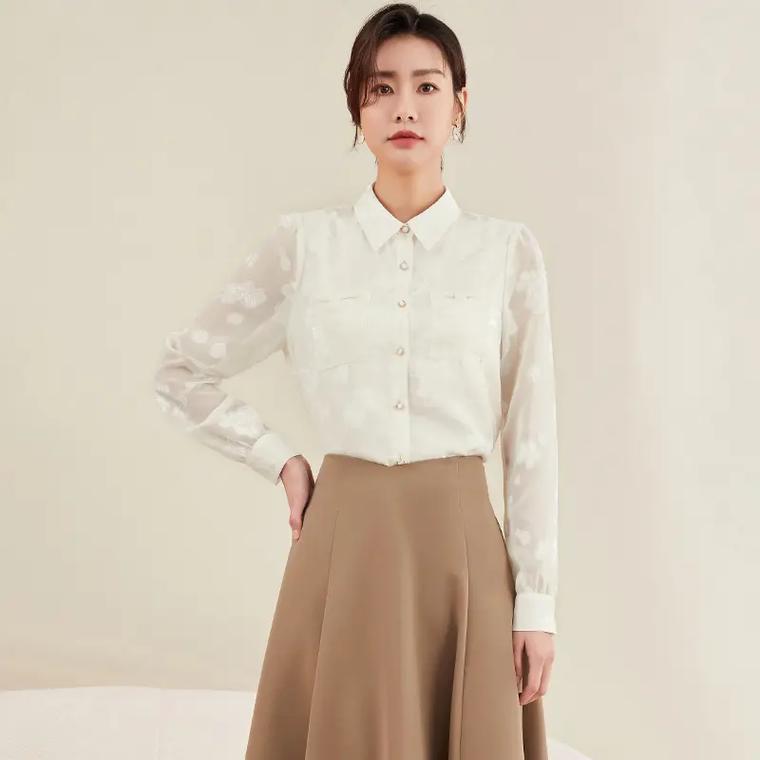 印花白衬衫怎么搭配