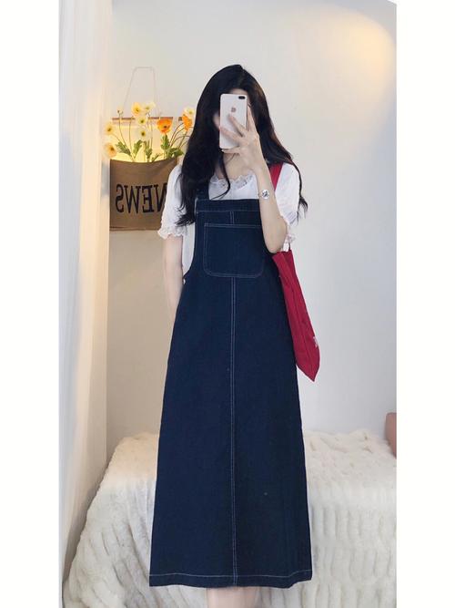 牛仔背带裙搭配什么上衣
