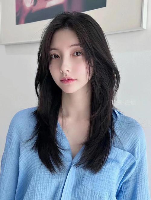 头发厚硬适合什么发型