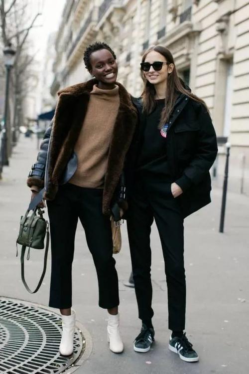 黑鞋搭配什么裤子好看