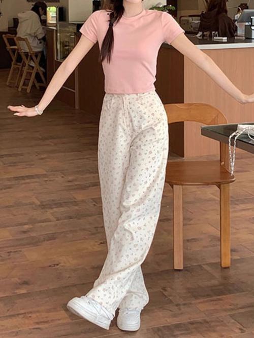 碎花裤子怎么搭配