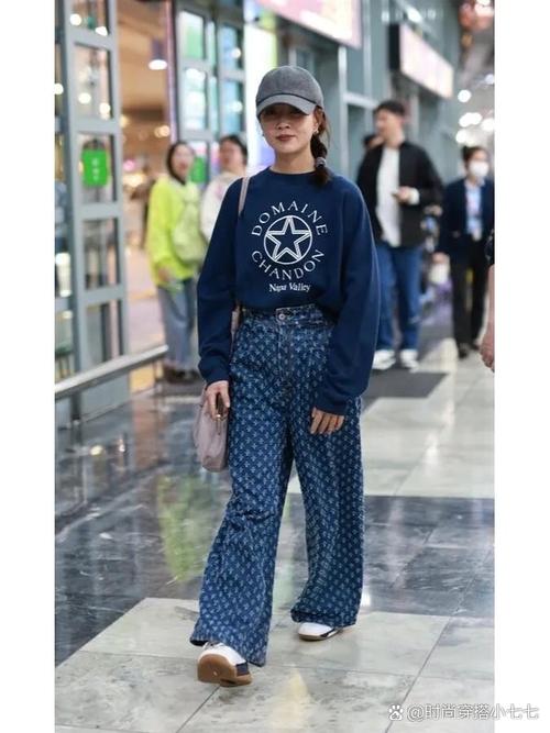 碎花上衣怎么搭配鞋子