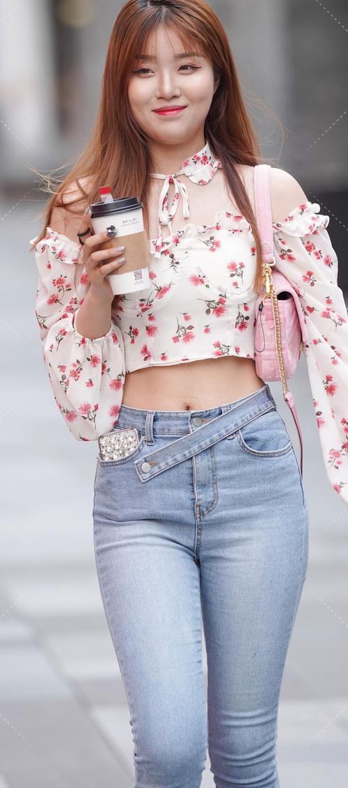 碎花上衣怎么搭配鞋子