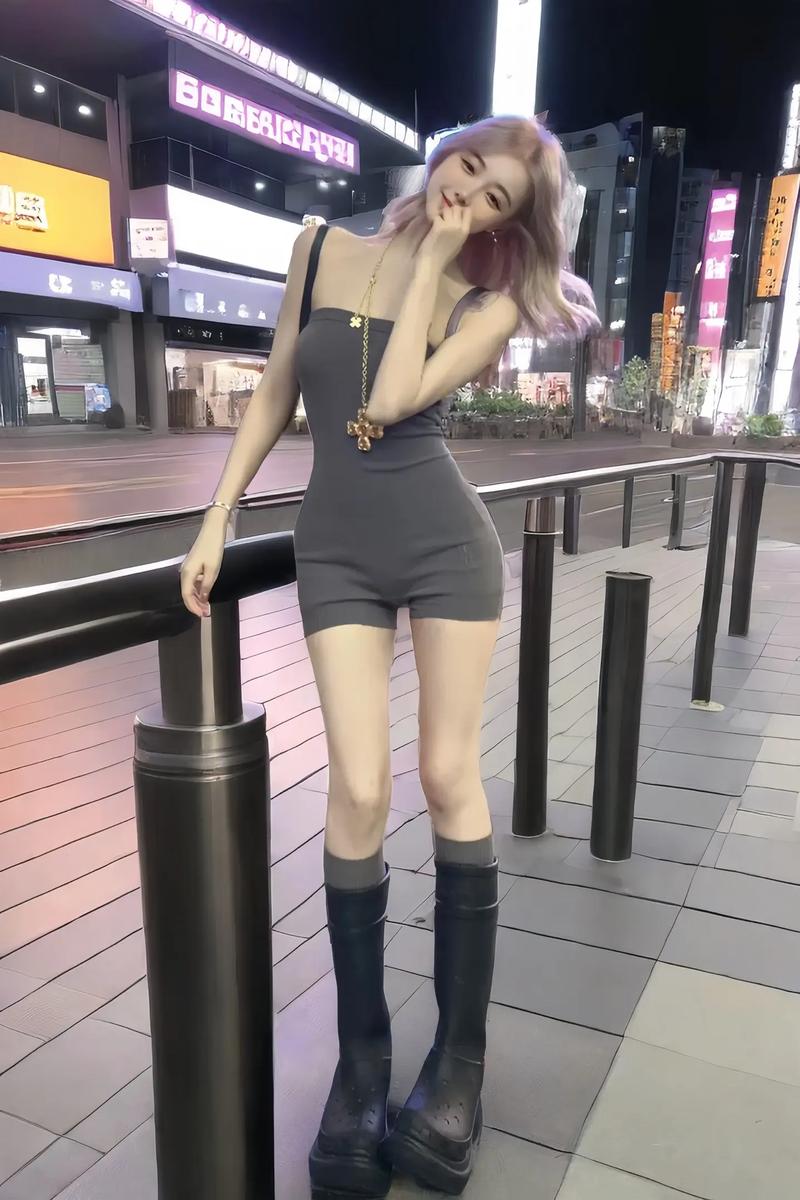 抹胸连体裤怎么搭配鞋