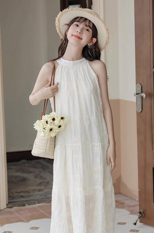 吊带长连衣裙怎么搭配