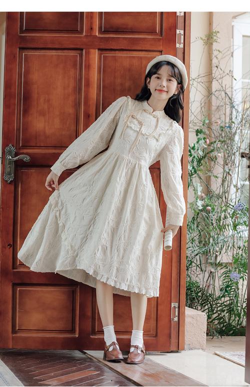 中袖森女连衣裙怎么搭配