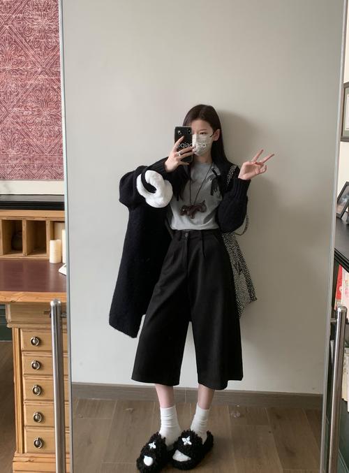 黑色七分裤怎么搭配衣服