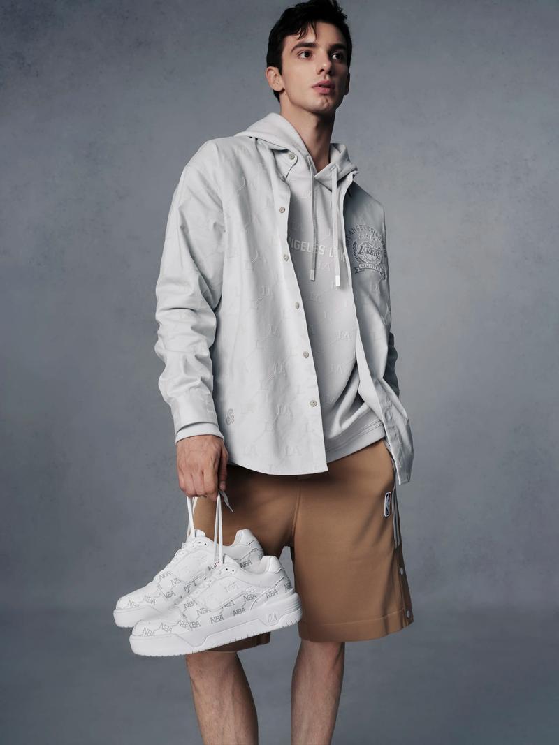 白色球鞋怎么搭配男