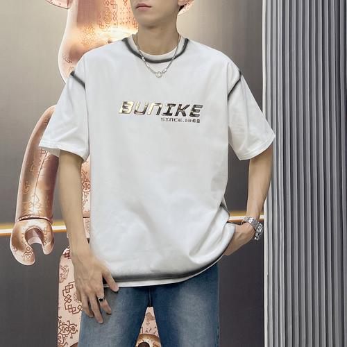 男生涂鸦t恤怎么搭配裤子