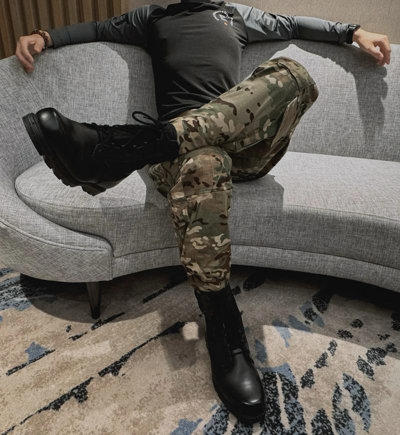 男军靴怎么搭配衣服