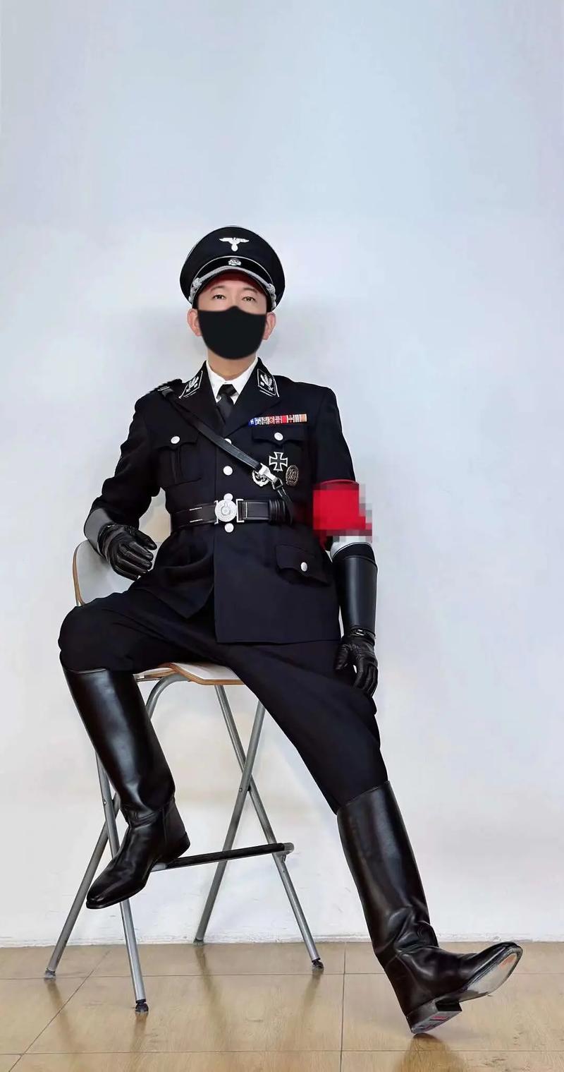 男军靴怎么搭配衣服