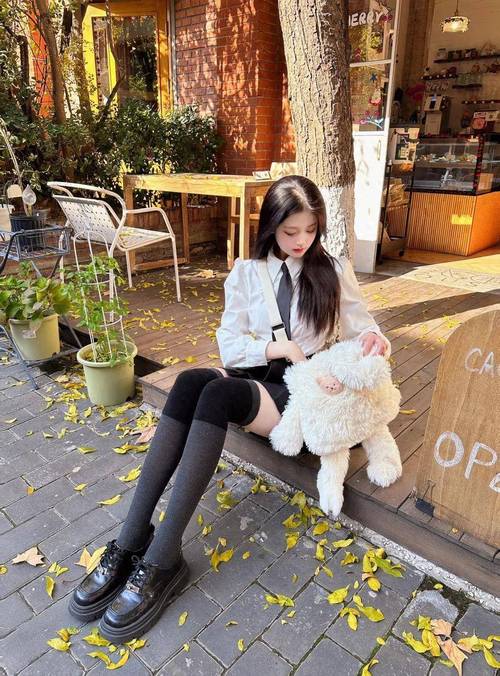 日系过膝袜怎么搭配