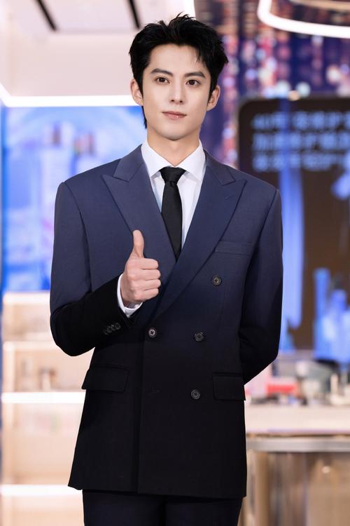 雅诗兰黛最新代言人男