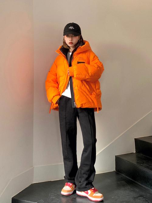 橘色打底衫怎么搭配