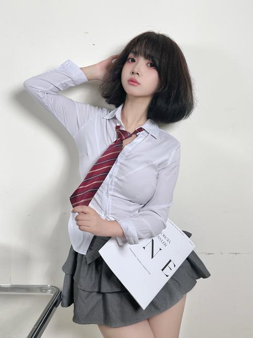 j杯怎么搭配衣服