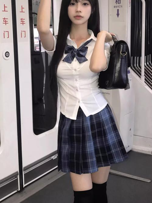 j杯怎么搭配衣服