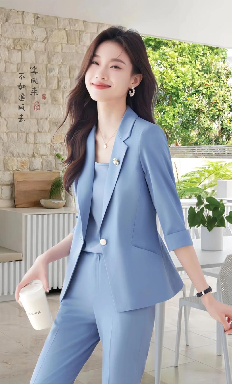 女生的正装是什么