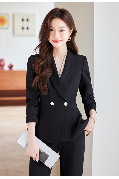 女生的正装是什么