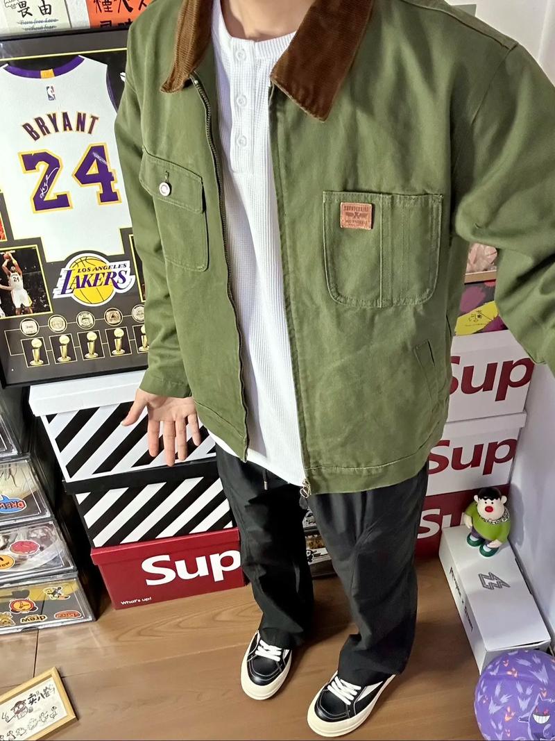 男军绿色外套怎么搭配