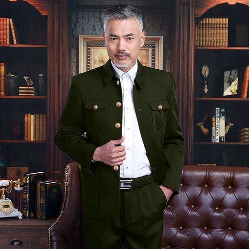 军绿色外套怎么搭配男生