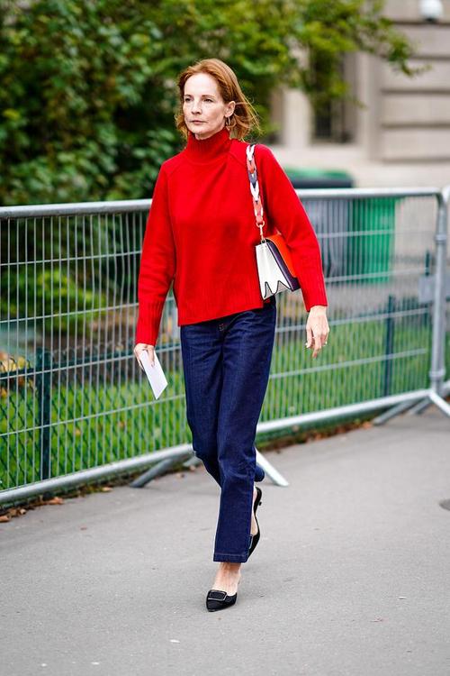 紧身红毛衣怎么搭配外套