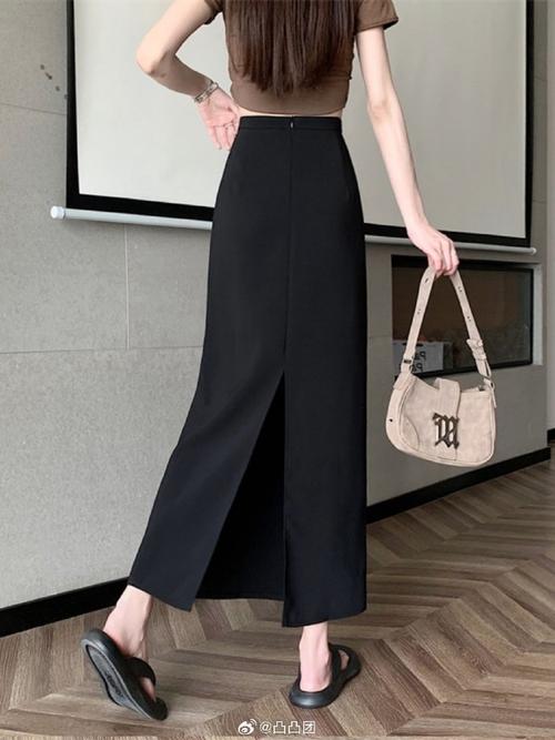 黑色包裙怎么搭配图片