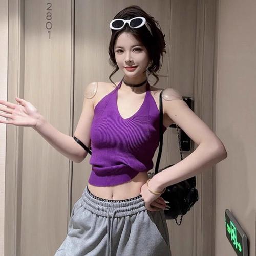 浅紫吊带背心怎么搭配