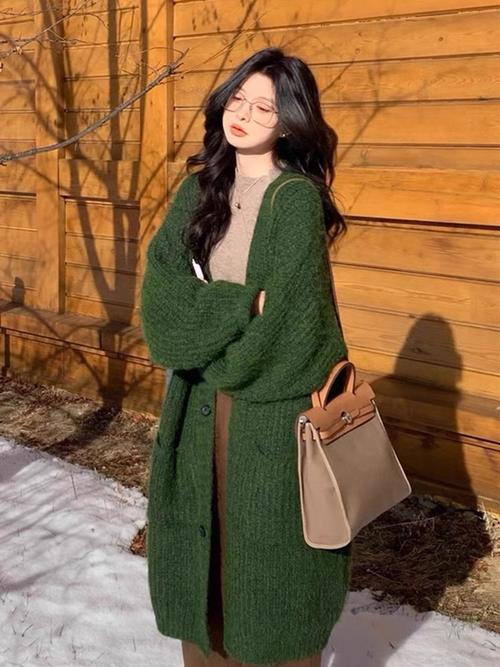 宽松的毛衣怎么搭配