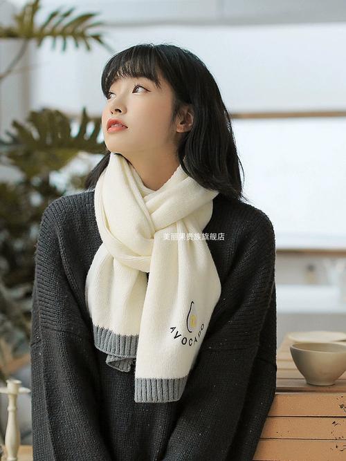 白色狐狸围巾怎么搭配