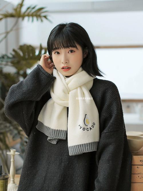 白色狐狸围巾怎么搭配