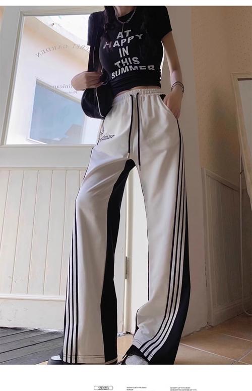 黑白运动裤怎么搭配套