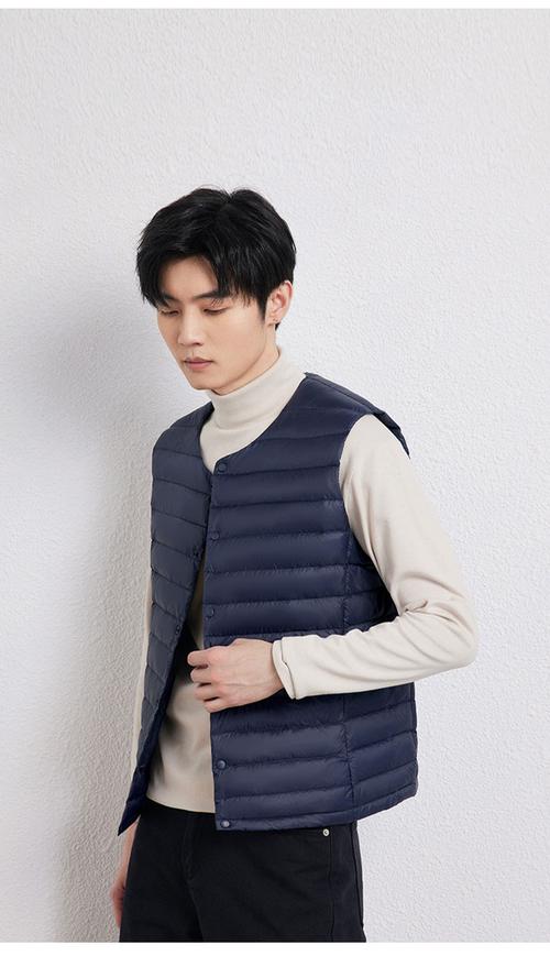 外套羽绒背心男款怎么搭配