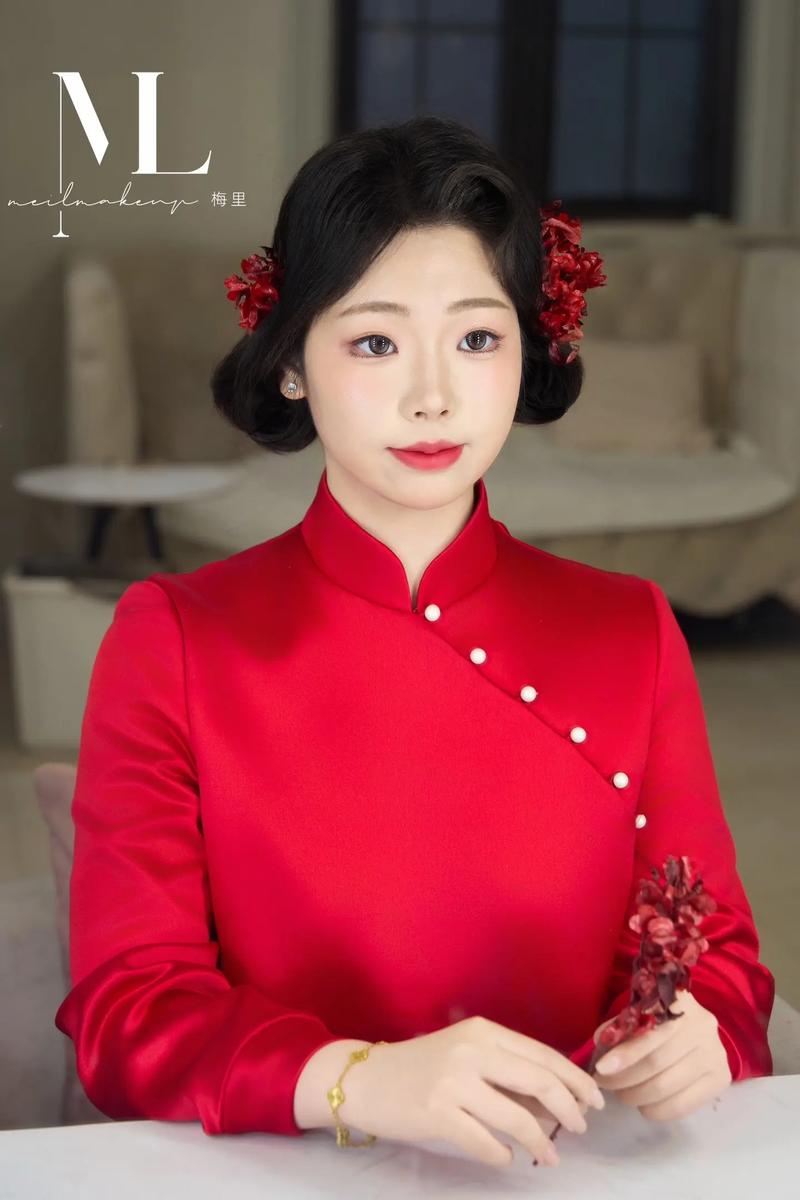 最新新年跟妆发型