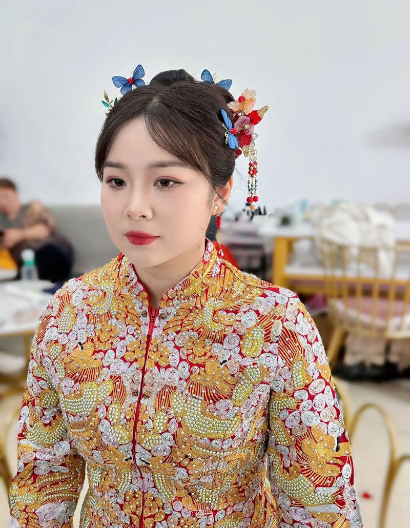 最新新年跟妆发型