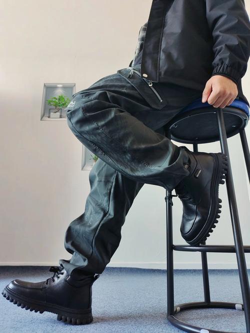 冬天穿皮鞋怎么搭配衣服