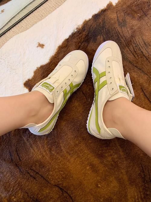 tiger鞋经典款怎么样搭配裤子