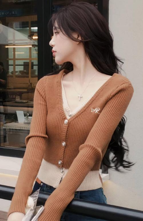 v领针织开衫冬天怎么搭配