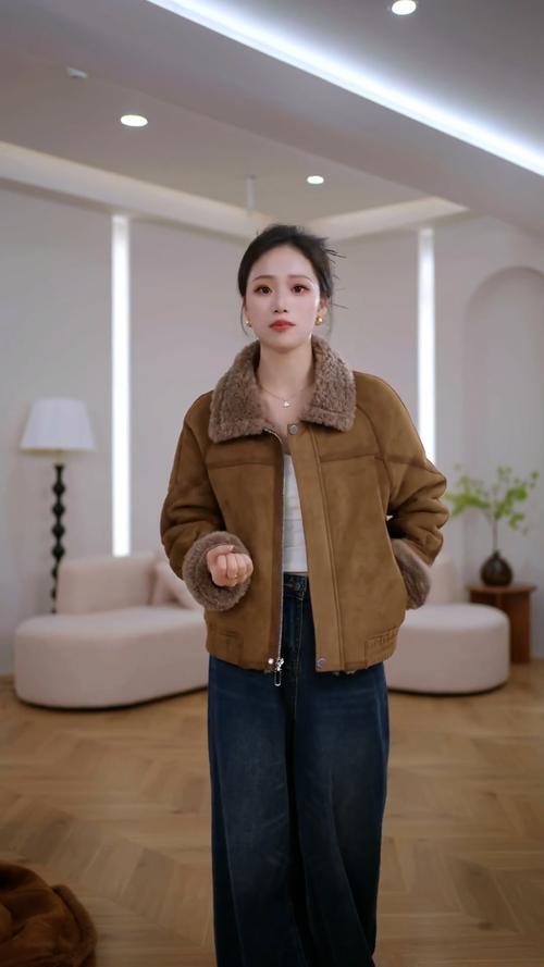 羊绒短棉衣怎么搭配鞋子