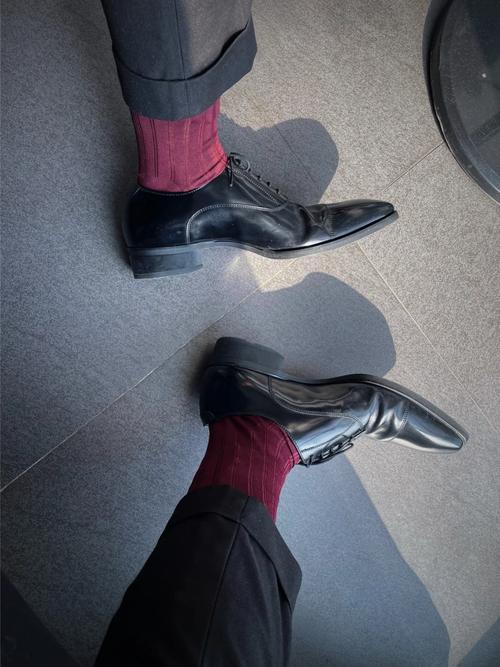 红皮鞋怎么搭配衣服图