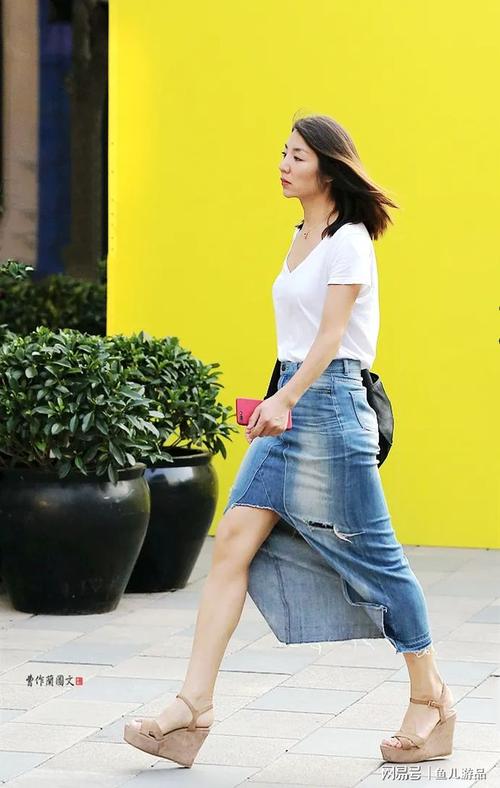 坡跟鞋怎么搭配裤子