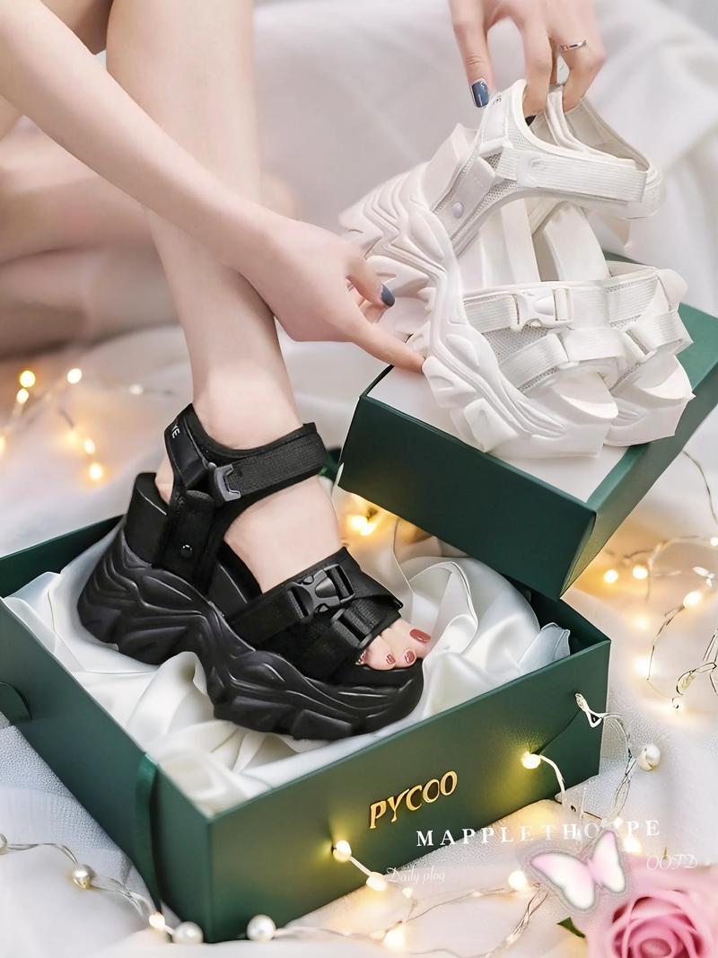 坡跟鞋怎么搭配裤子