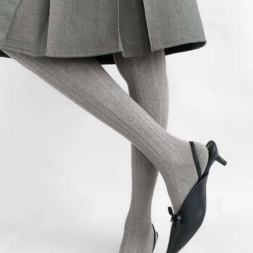 灰色短靴怎么搭配外套