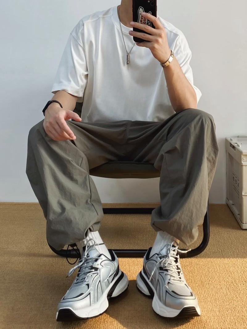 男运动装怎么搭配好看