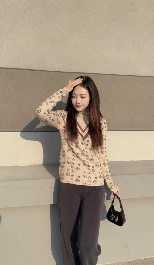 羊绒衫里面穿什么